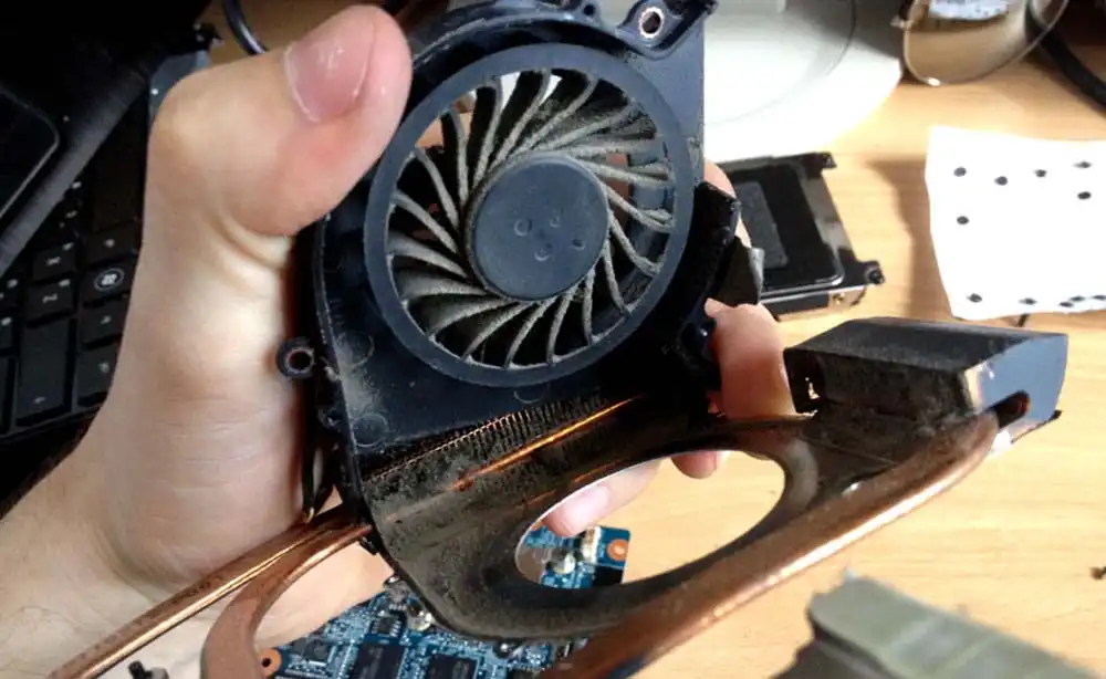 Чистка ноутбука HP от пыли в Химках | Замена термопасты