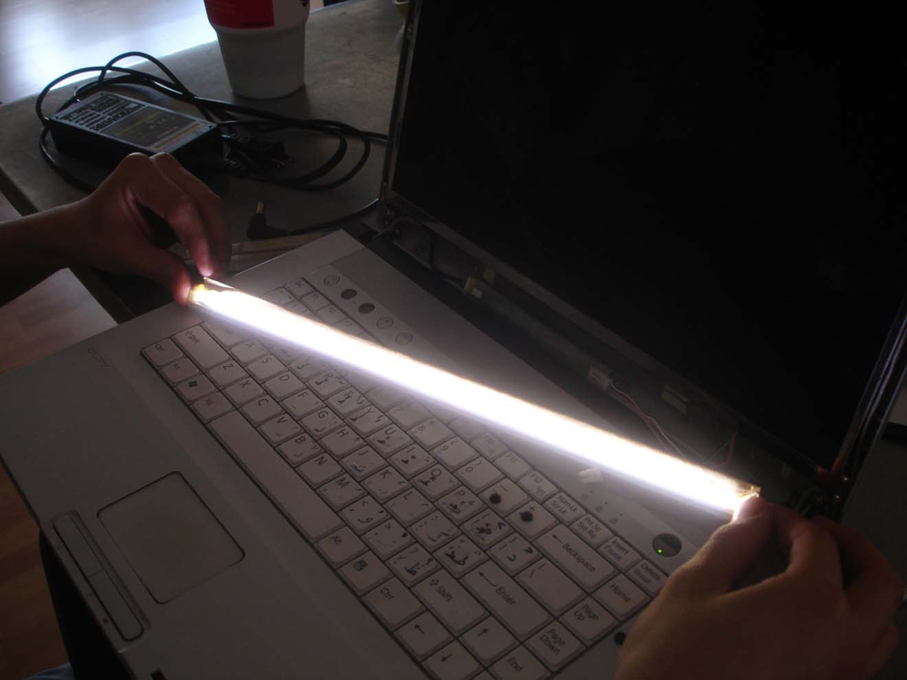 Замена и ремонт подсветки экрана ноутбука в Химках
